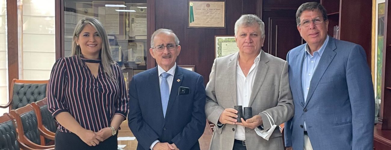 Visita preliminar a la firma del Convenio tripartito